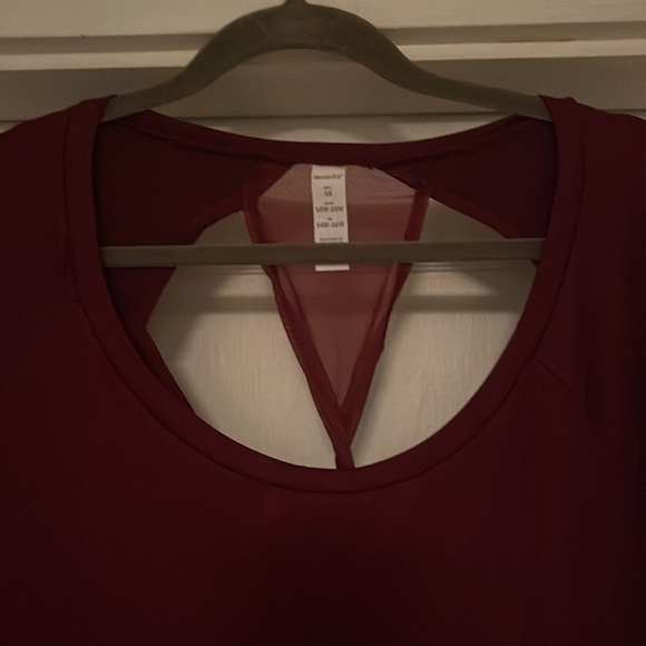 Marika 3x, Maroon, Long Sleeve Activewear Top with Twisted Back Design, MWT - Picture 2 of 8